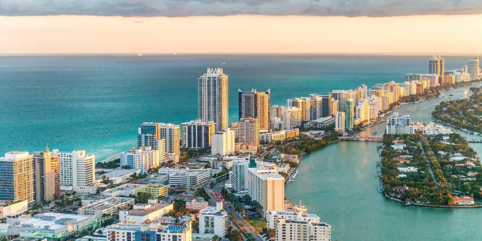 Miami Beach: Exclusividad frente al mar en condominios de ensueño